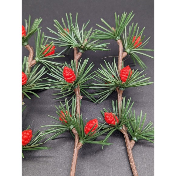 Vtg Plastic Holly Leaves & Pine Tree With Red Pine Cones 1950s/60’s X-Mas Decor - Picture 2 of 5